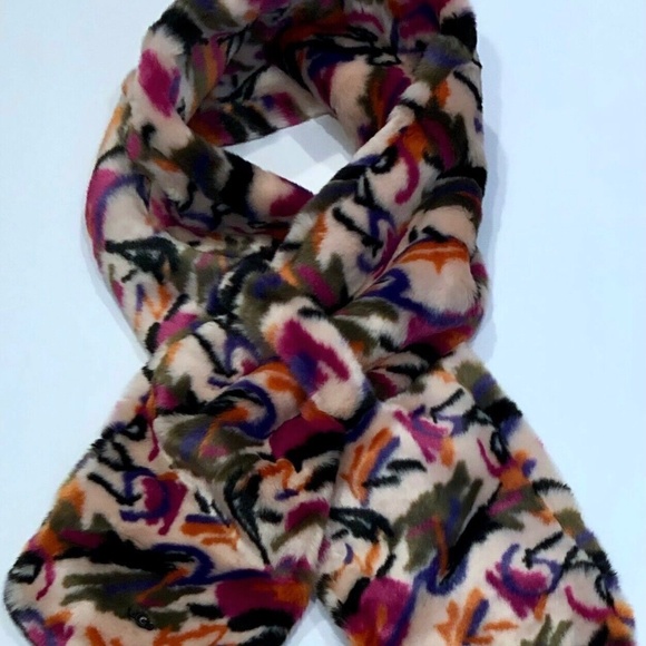 (NWT) UGG Women's Multi-Colored Fluffy SOFT Faux Fur Pull Through Scarf - Picture 8 of 9